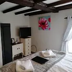 The Dante Arms Hotel