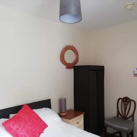 The Dante Arms Мидлхем