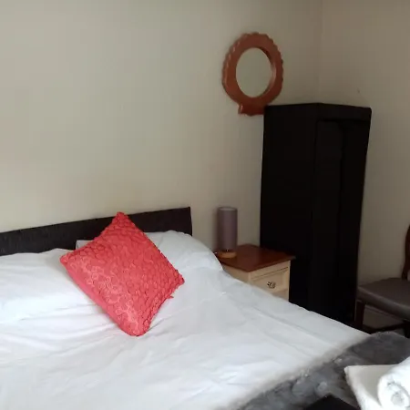 The Dante Arms Отель