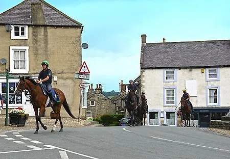 The Dante Arms Отель