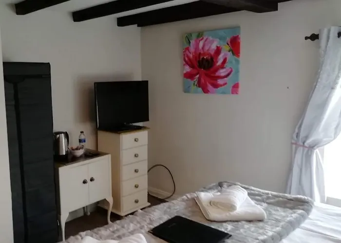 The Dante Arms Hotel